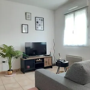 Proche Aeroport A Pied, Le Reve Rose. Apartamento