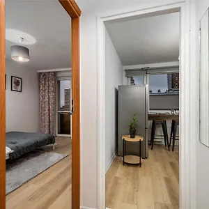 apartament-w-centrum-warszawy-z-widokiem-na-palac-kultury.warsawhotelspoland.com/